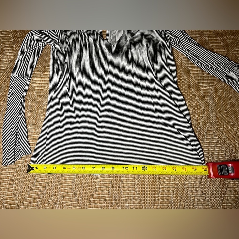 Lucky Brand Women's Striped Bell Sleeve Shirt,Size XS,V Neck,Great Condition - Picture 5 of 10